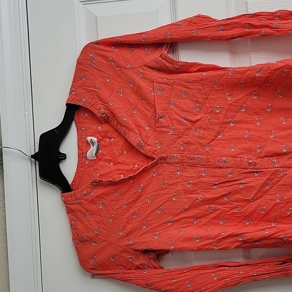 Old Navy Women's V Neck Blouse - Picture 3 of 11